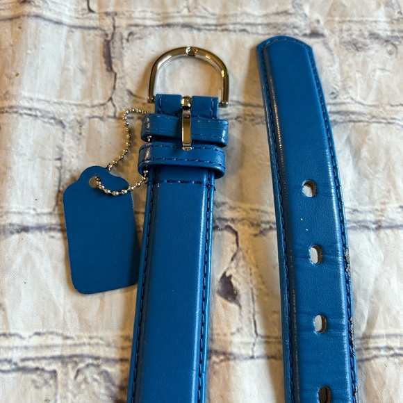 WOMENS BLUE GENUINE LEATHER BELT WITH SILVER BUCKLE WITH HANG TAG - Picture 2 of 8